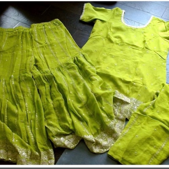 ✨ Womens Indian 3 Piece Sequin Embroidered Top & Pants w Matching Wrap Large✨ - Picture 1 of 1